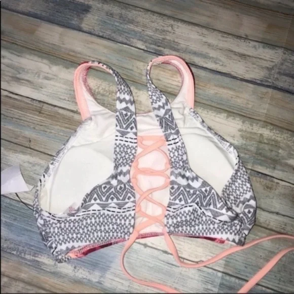 Xhilaration High Neck Halter Bikini Top XS Red Tribal Pattern Swim Top Sporty - Picture 3 of 3